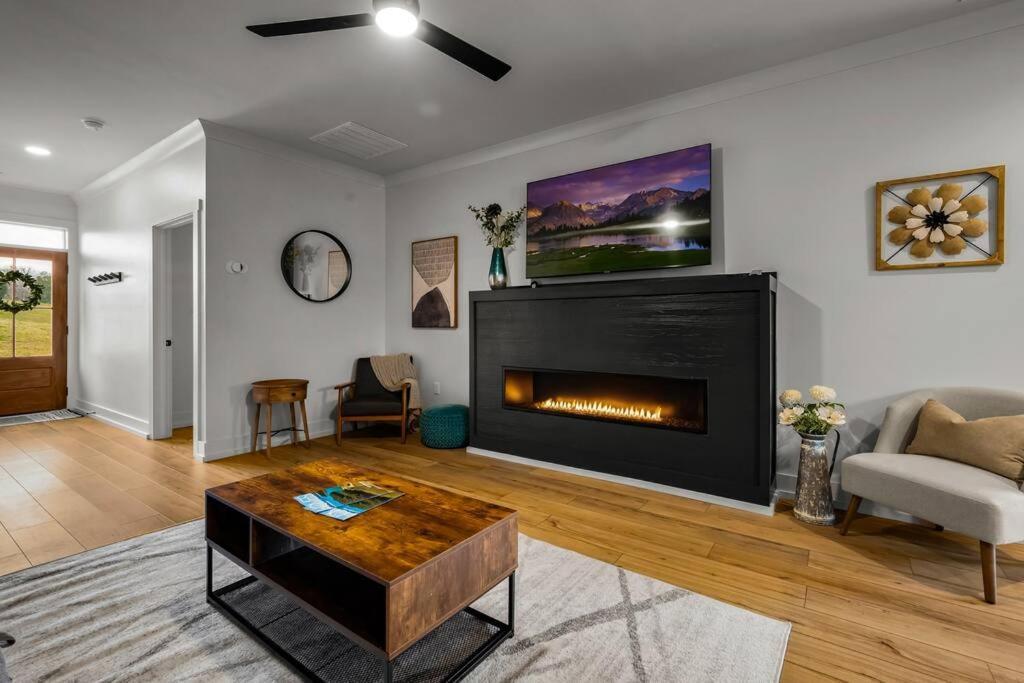 *Dog Friendly*Modern Home-Minutes To Dollywood, Gatlinburg, Smoky Mountains & Pigeon Forge! Kültér fotó